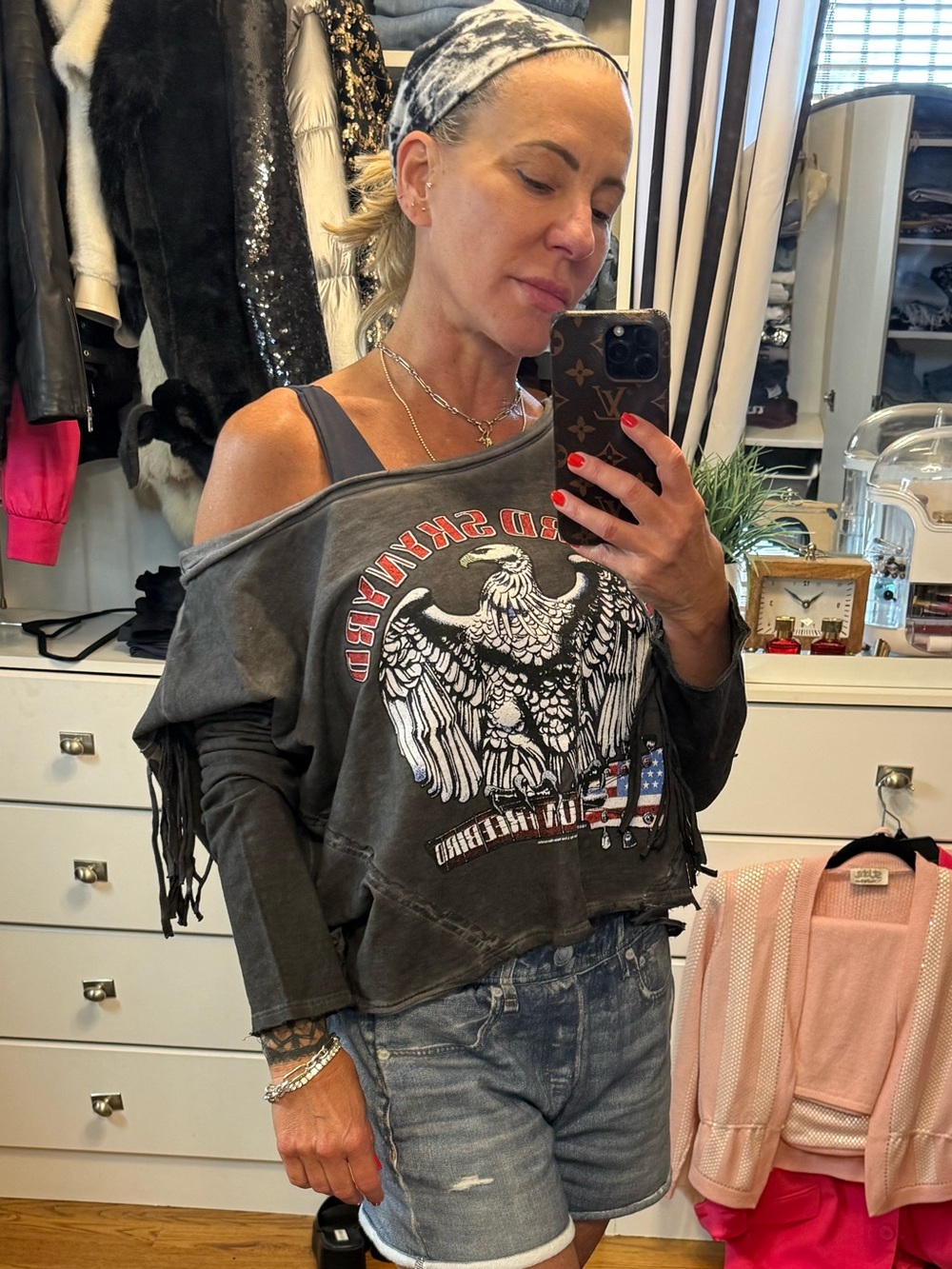 Off-Shoulder w fringe Graphic Sweatshirt - Black